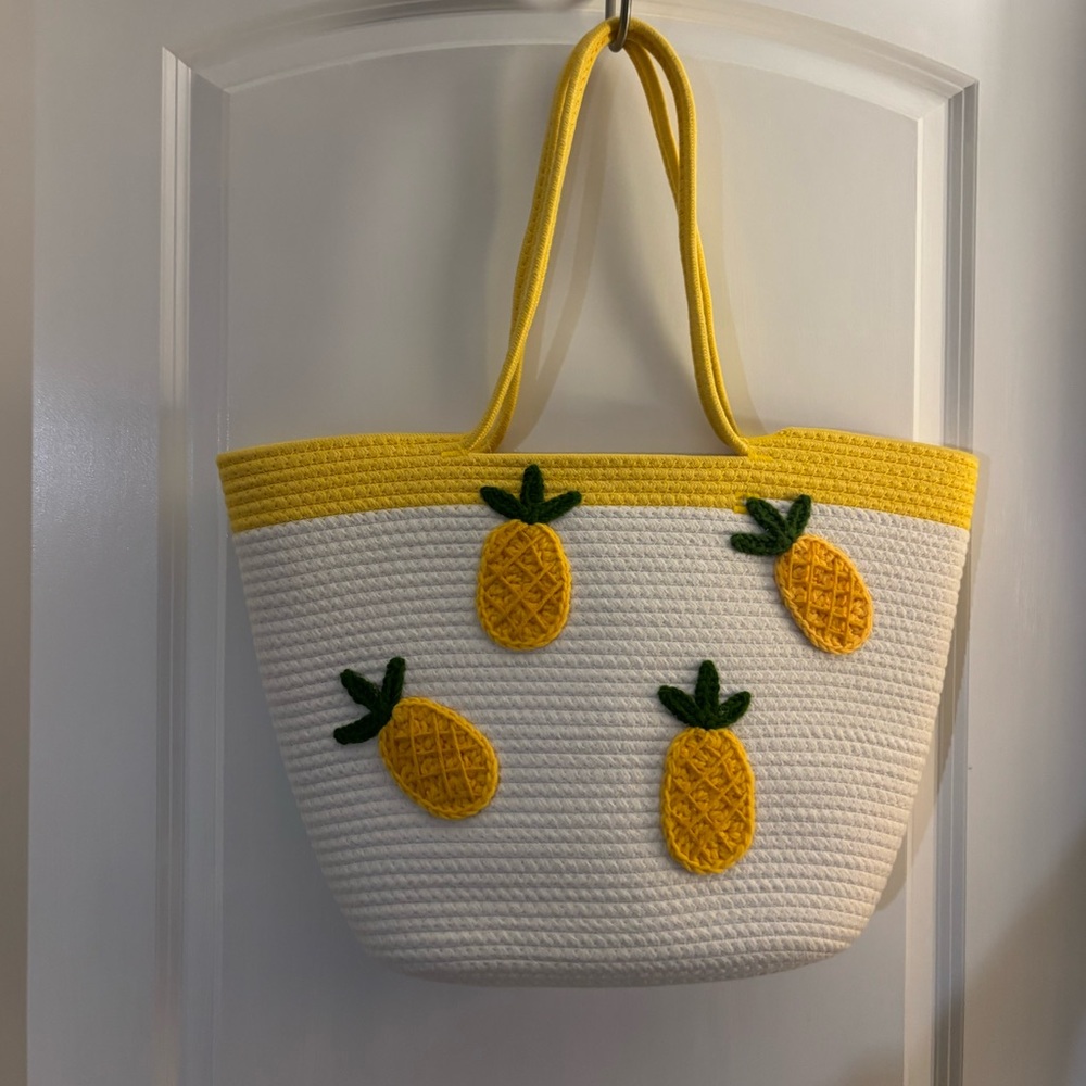 Yellow Pineapple Accent Woven beach Bag/ Tote Bag NWT
